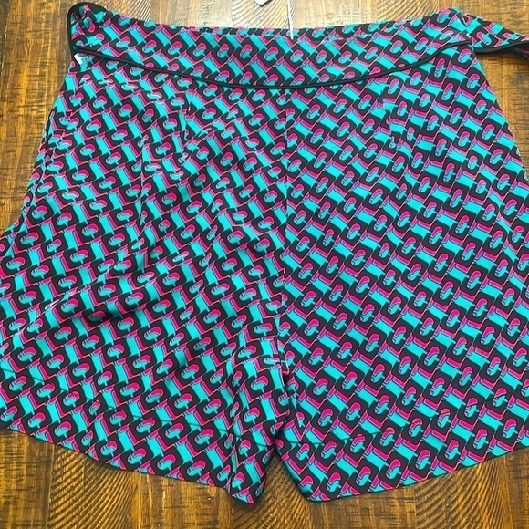 DVF Pasha 3D Chain Block Silk Shorts - Picture 7 of 13